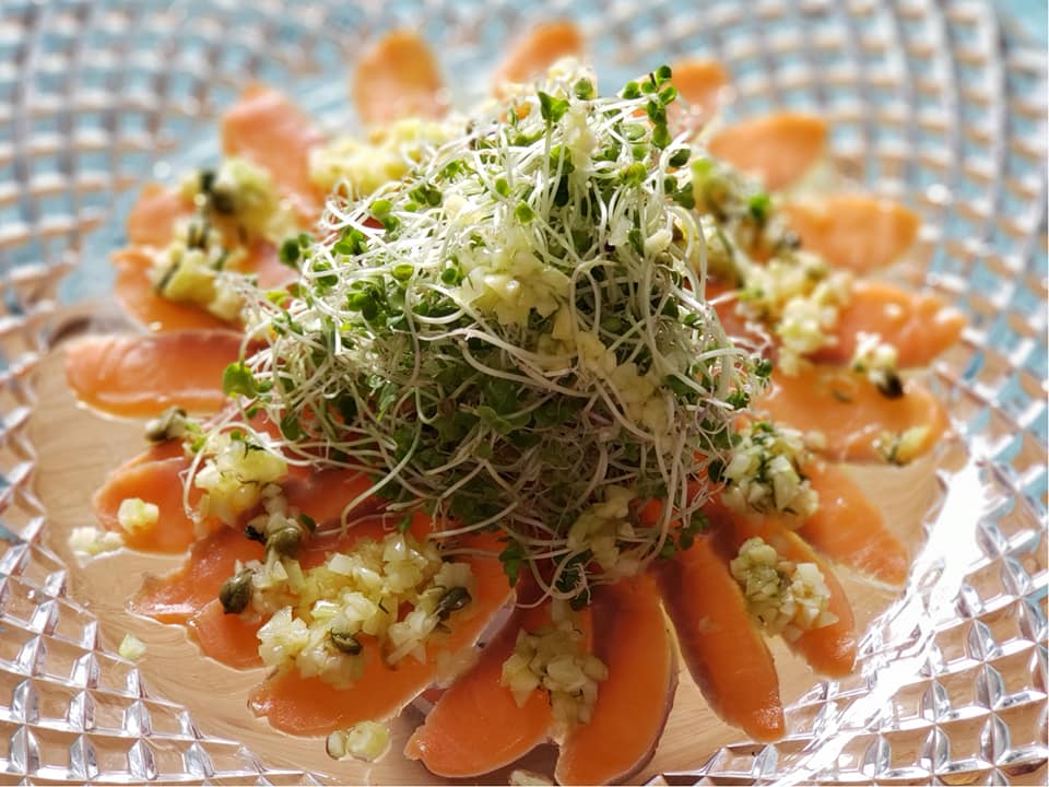 スモークサーモンのサラダ　セロリのドレッシング～geefeeレシピ～